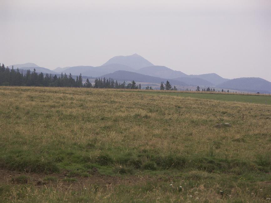 Coup d'oeil en direction du Puy de Dôme