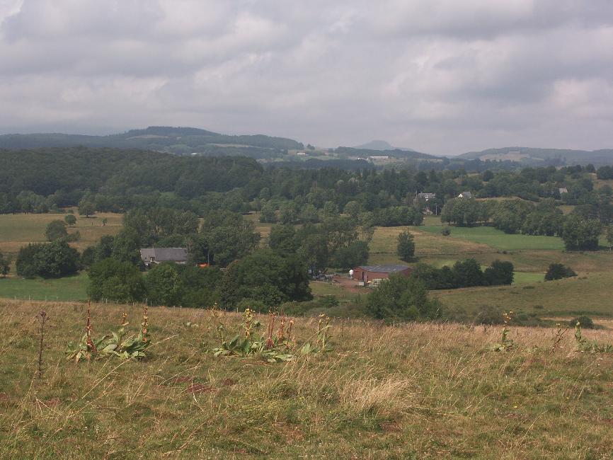 Ferme au dessus d'Egliseneuve