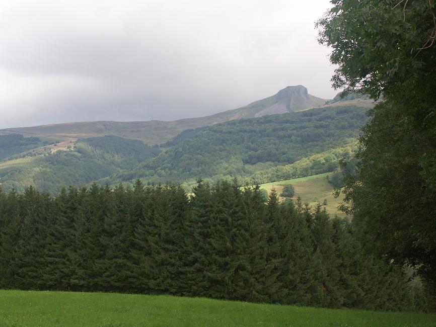 Départ du salon du Capucin ; vue vers le Puy Gros