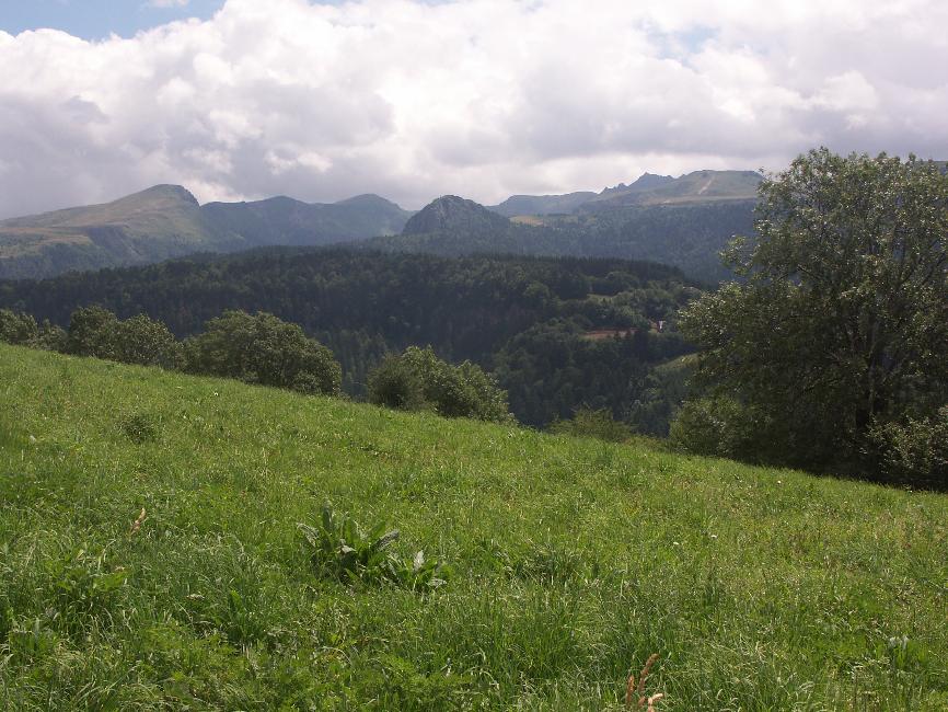 Le Capucin, et le massif du Sancy