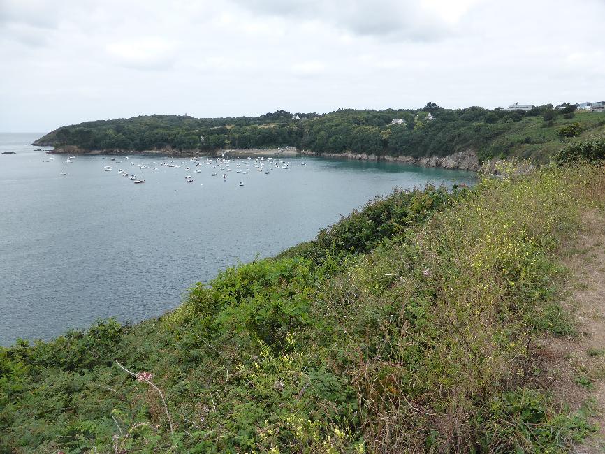 Depuis la pointe du diable, le fort et la plage de Dellec