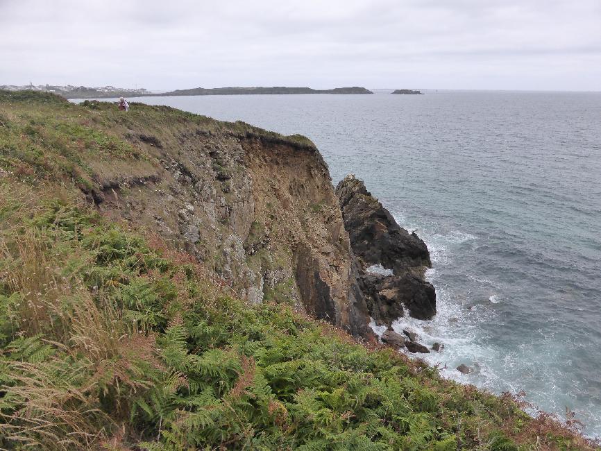 Nous marchons beaucoup sur les falaises, ici au Kervillou