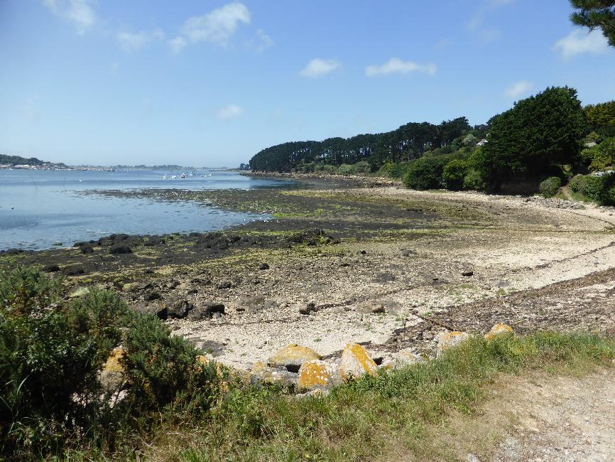 Nous rejoignons le rivage à Ménez Parroz
