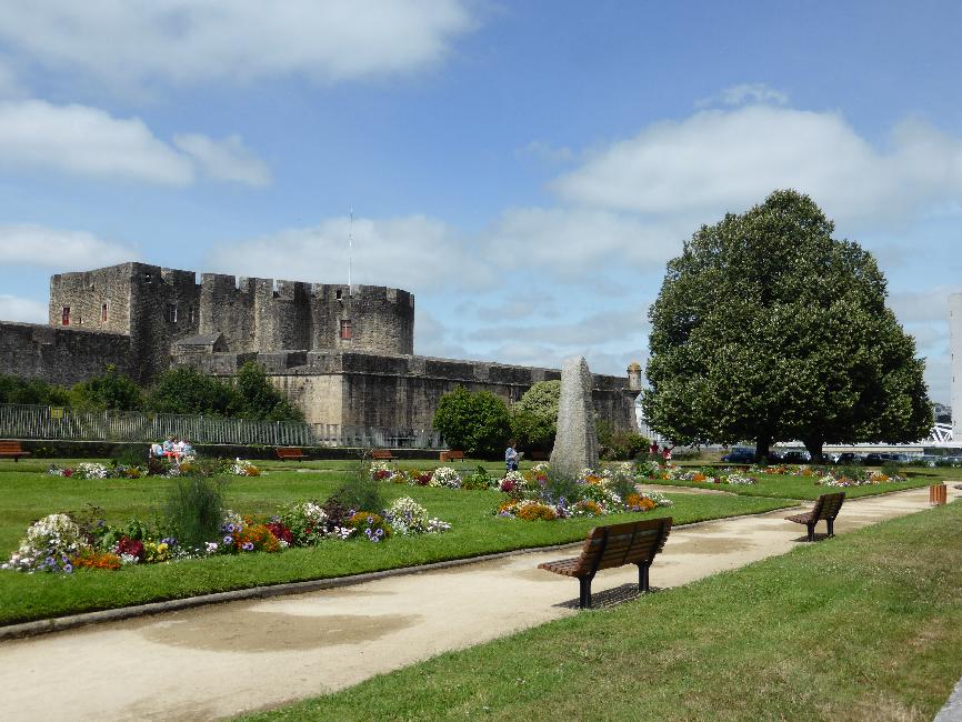 Cours Dajot ; musée militaire
