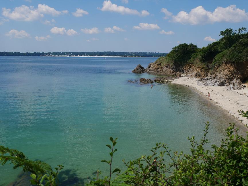 Concarneau ; plage et pointe de Kernous ; vue vers Fouesnant