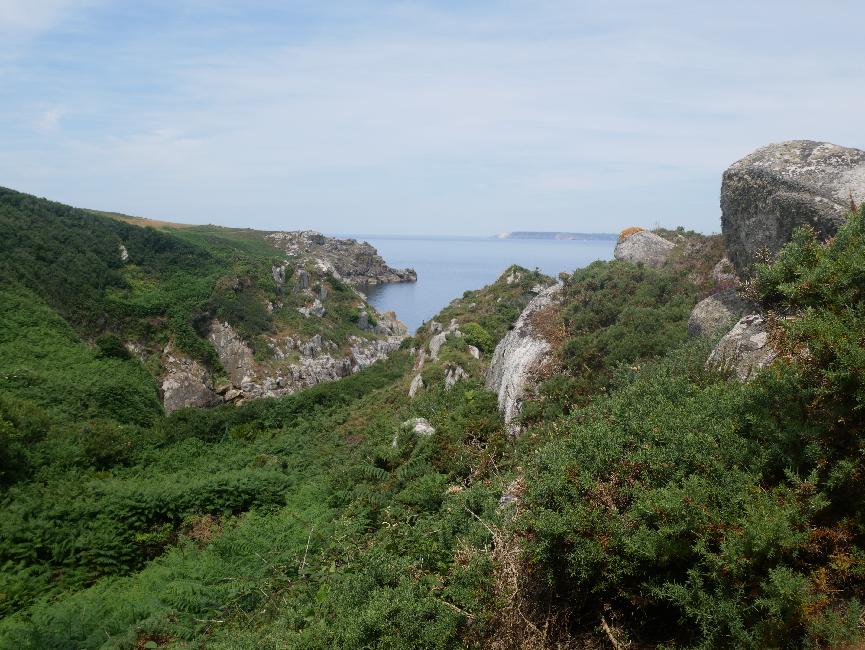 Entre la pointe de Trénaouré et la plage de Pors Péron ; chaos de grés