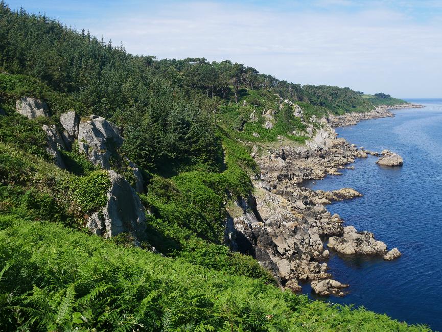 Vers la pointe de la Jument ; vue arrière vers la pointe du Millier