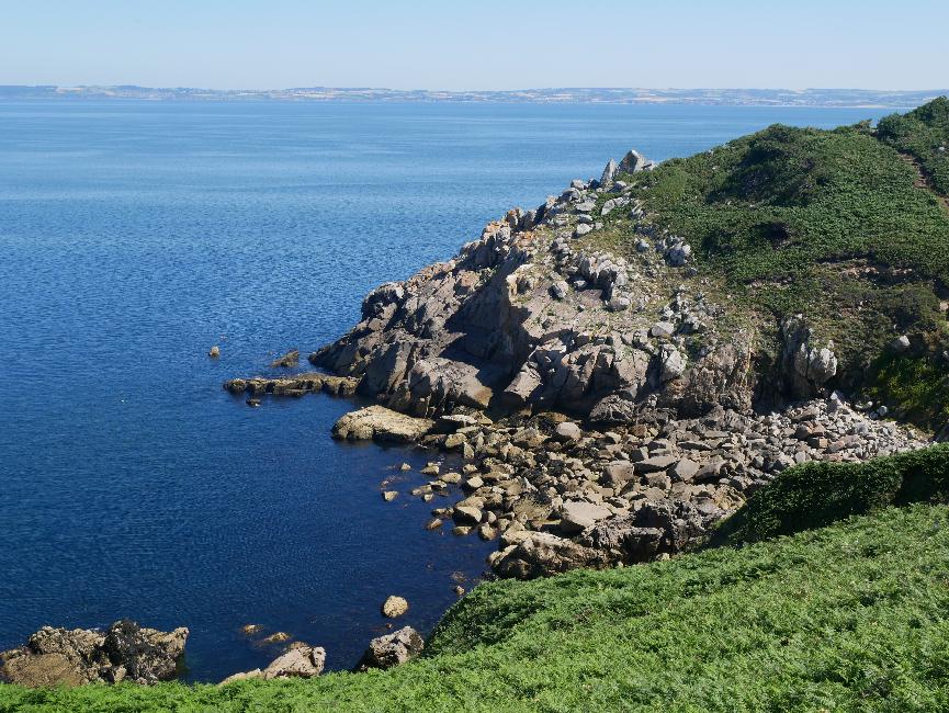 Entre la pointe de la Jument et les roches blanches