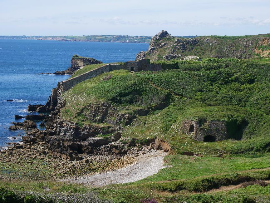 Fort de la Fraternité et four à chaux