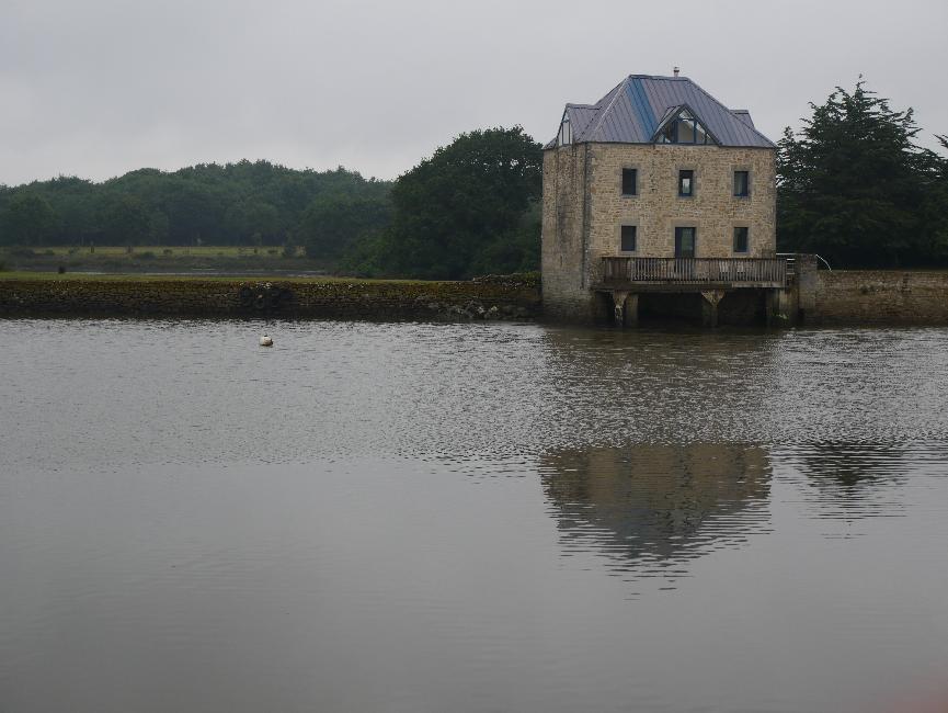Estuaire de la rivière de Pont Labbé ; ancien moulin à marée de Pors Moro