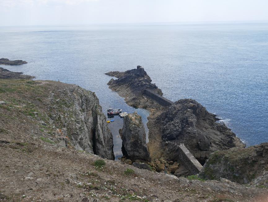 Entre la pointe de Feunteun Aod et la pointe du Raz ; port de Bestrée