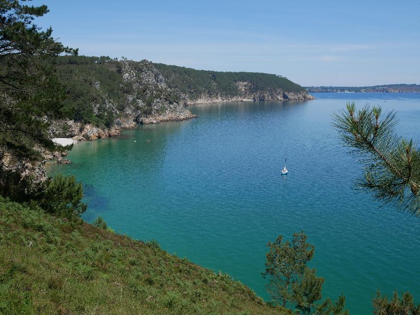 Ile vierge ; vue vers la pointe de Morgat