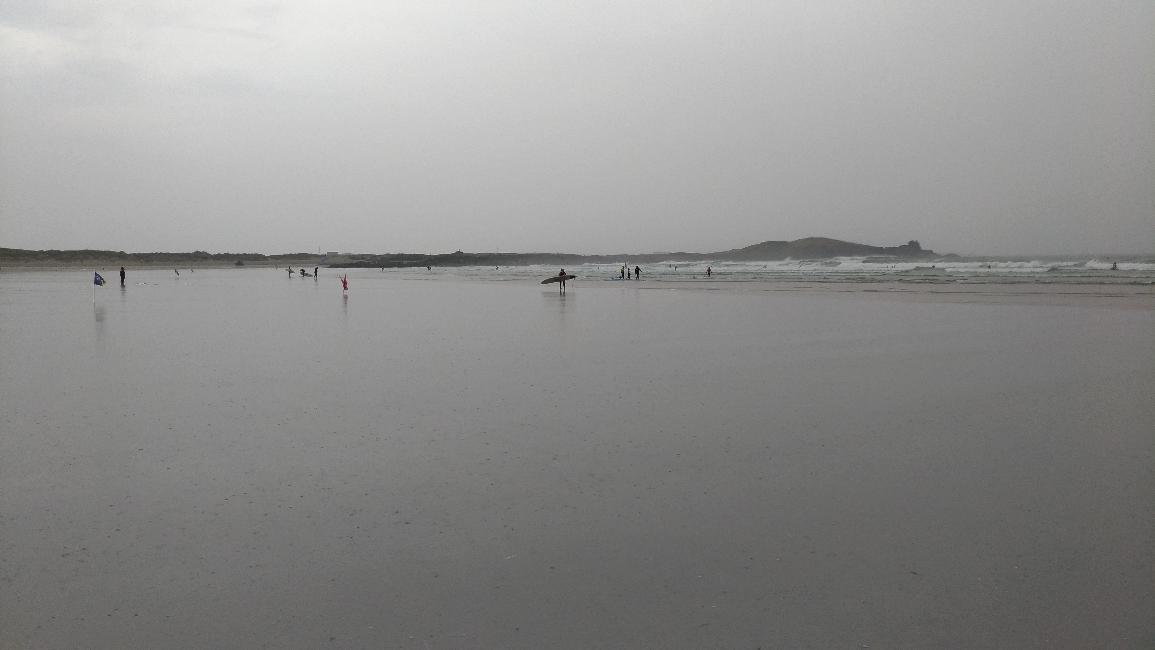 La plage de Tronoën ; vue sur la pointe de la Torche