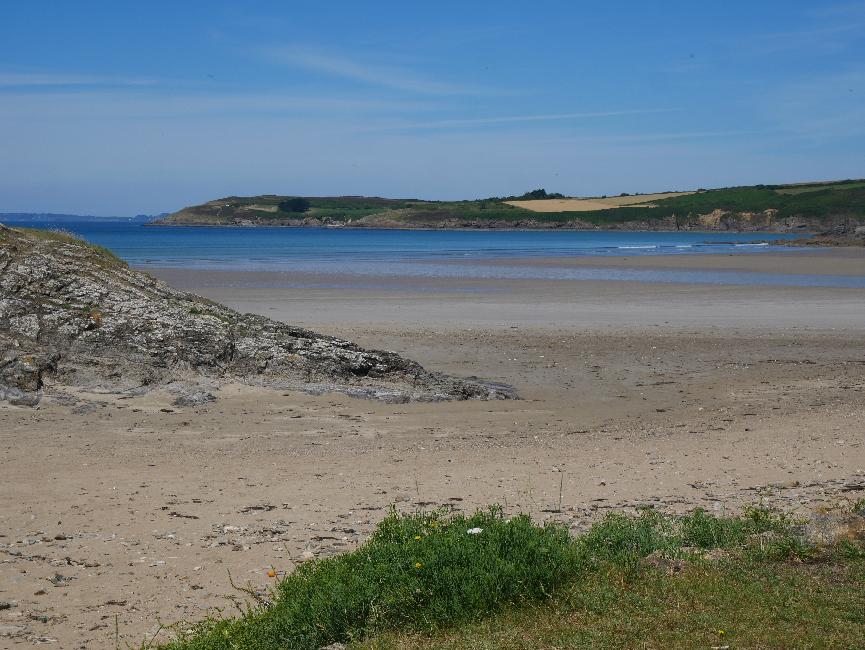 Plage de Sainte-Anne ; île Salgren ; vue vers la pointe de Tal ar grip
