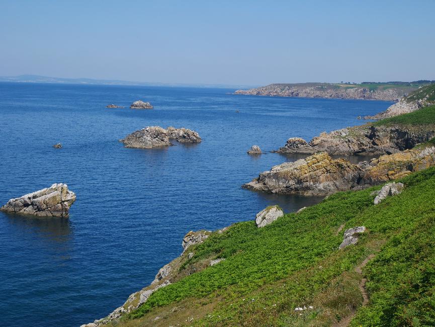 Entre la pointe de Penharn et le grand Crom ; le grand Crom, la pointe de Luguénez