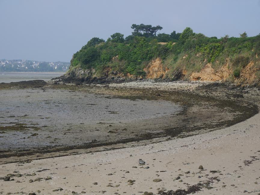 En chemin vers la pointe de Guilben, dans l'anse de Beauport