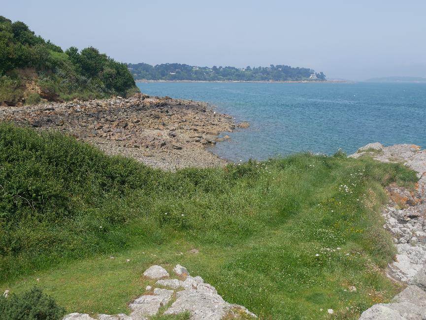 Pointe de la Trinité ; vue vers la pointe de l'Arcouest