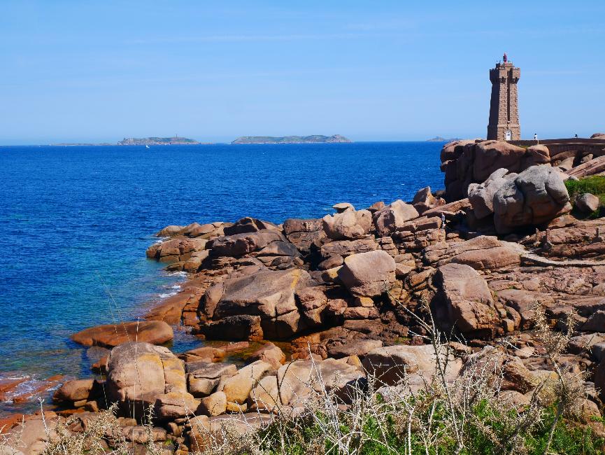 Tour de Men Ruz ; île aux moines
