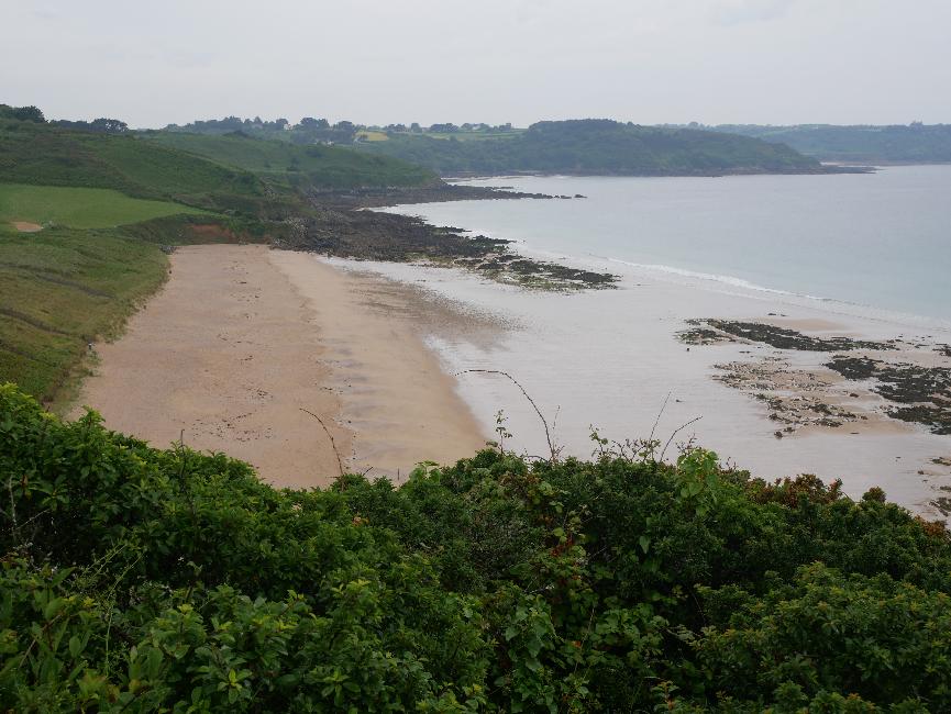 Descente de la pointe du corbeau ; plage des sables blancs
