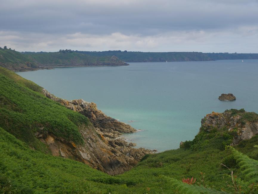 Au dessus de Port Moguer ; vue vers la pointe de la Tour