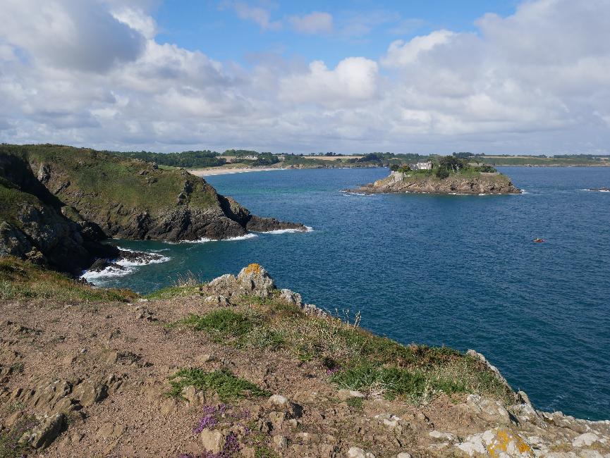 Pointe du Nid ; fort et anse Du Guesclin