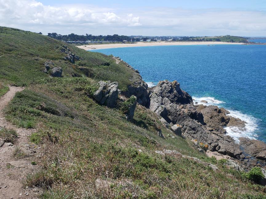 Pointe de Meinga, vue vers l'ile Besnard