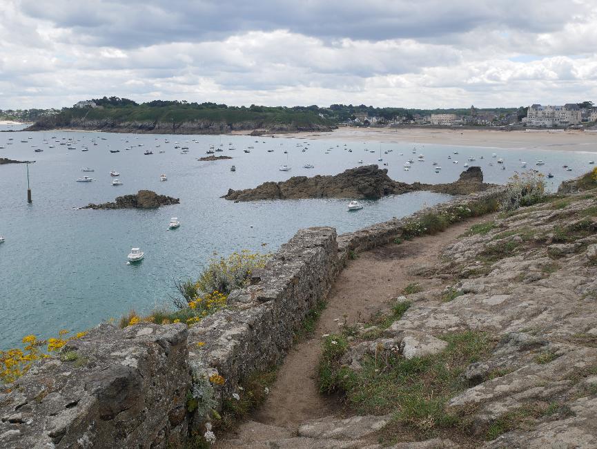Pointe du Décollé ; vue vers Saint Lunaire