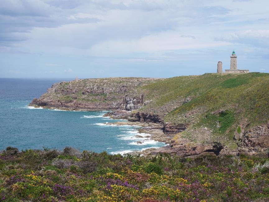 Pointe du Jas ; vue vers le phare du cap Fréhel