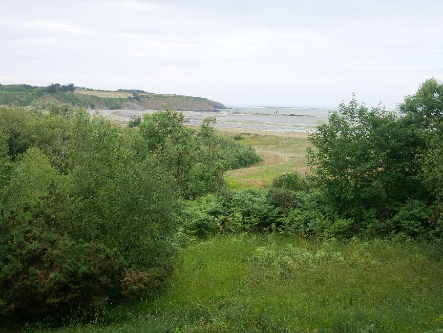 Plage de Bon Abri ; au fond, la pointe des Guettes