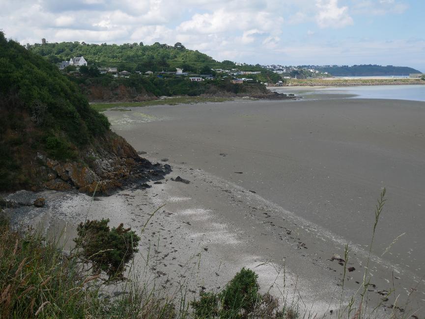 Pointe de Gourien ; vue vers la pointe de Cesson, terminus de l'étape