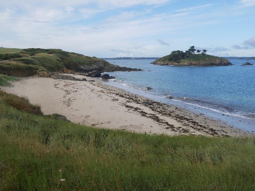 Pointe de la Haye ; vue vers l'île du Perron
