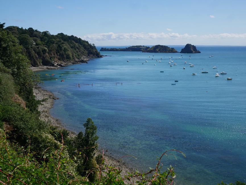 Pointe du Hock ; vue vers la pointe et l'île des Rimains
