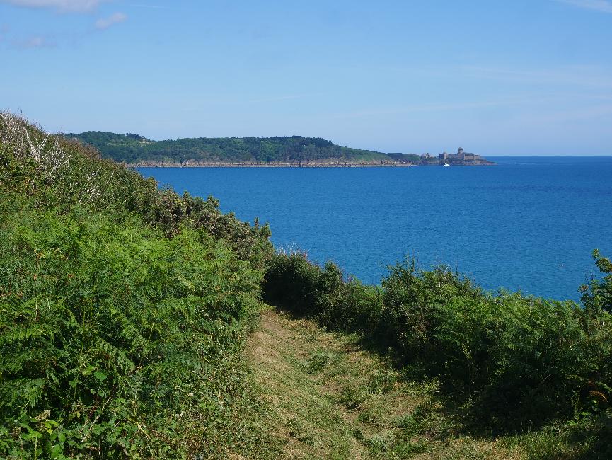 Pointe du Chatelet ; vue vers fort Lalatte