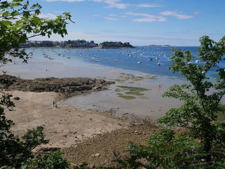Dinard ; pointe de la Vicomté ; vue vers la pointe du Moulinet