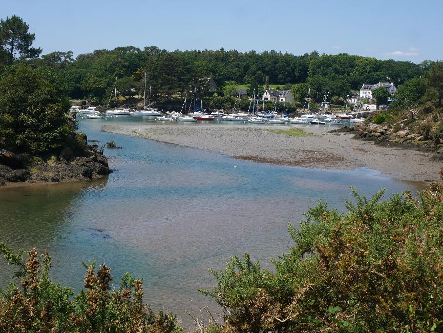 L'Aven vers le château de Poulguin