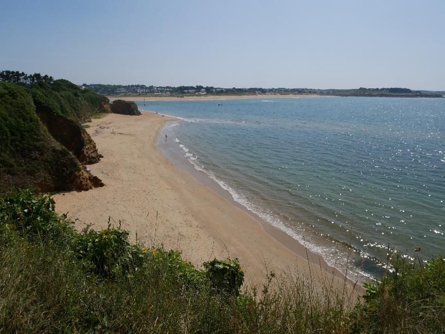 Plage à l'estuaire de la Laïta