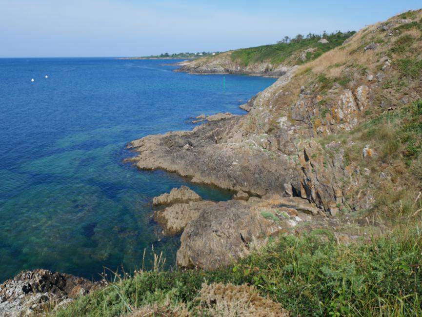 Falaise sur l'embouchure de la rivière de Merrien
