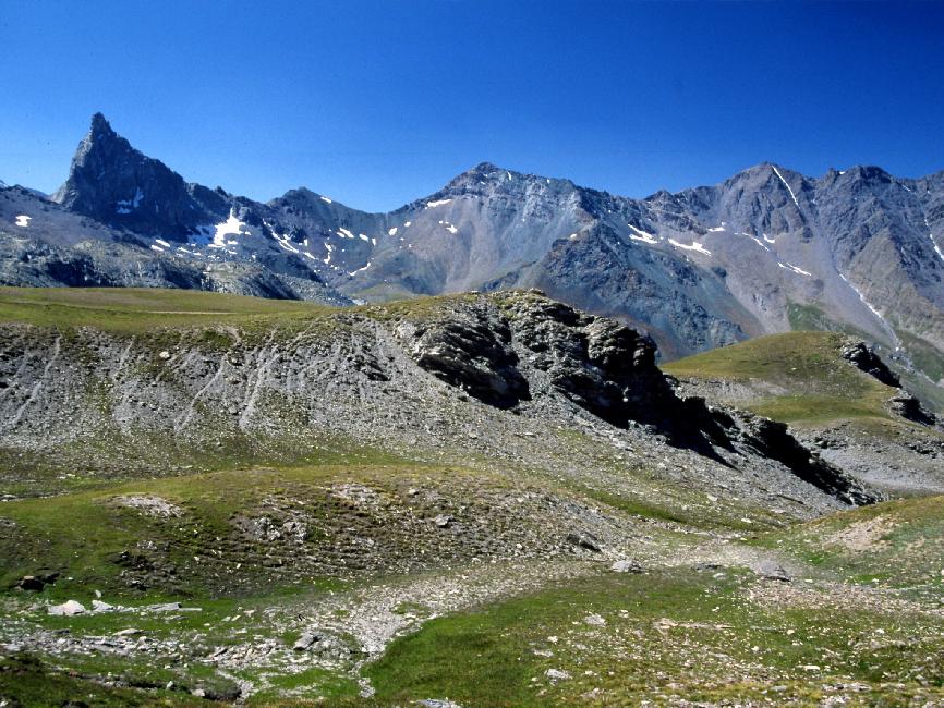 Arrivée au col de Chamoussière ; la tête des Toillies