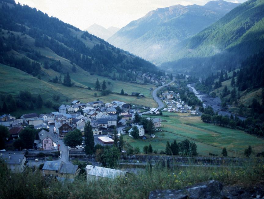 Village d'Abries, dans les brumes matinales
