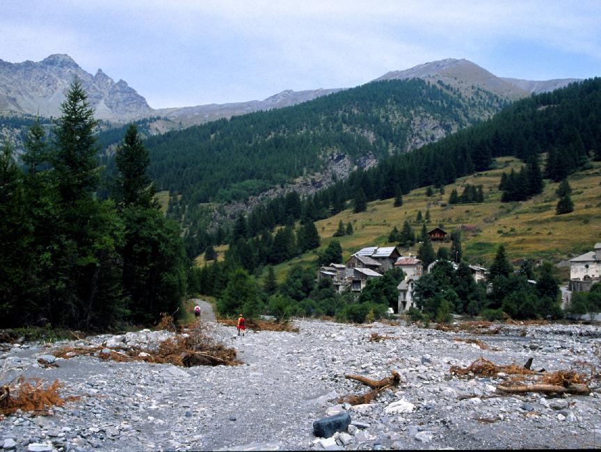 Hameau de l'Echalp, le long du Guil