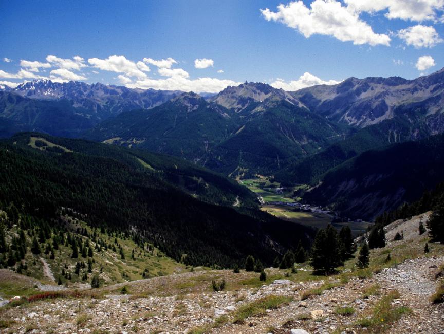 Vue vers Brunissard et la Chalp d'Arvieux, étape du jour (1685m)