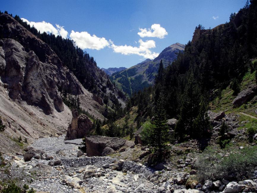 Le torrent de l'Izoard, dans la descente vers Brunissard ; parfois, il n'y a plus de chemin, emporté par la dernière crue