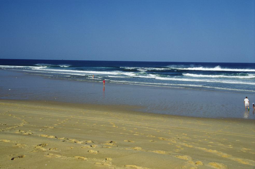 Vue matinale sur la plage encore déserte de Vieux-Boucau