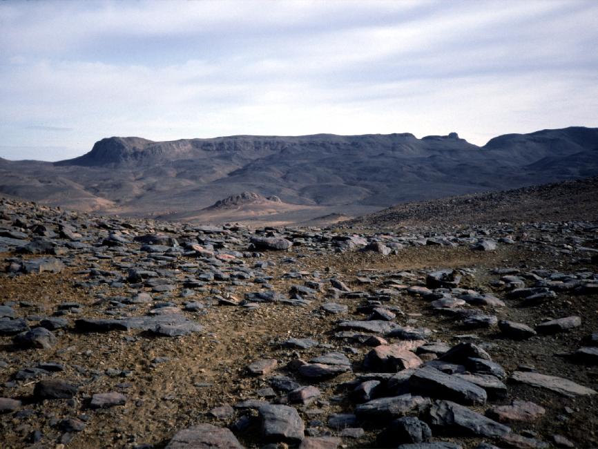 Au pied du Tahat, en direction de l'Assekrem 
