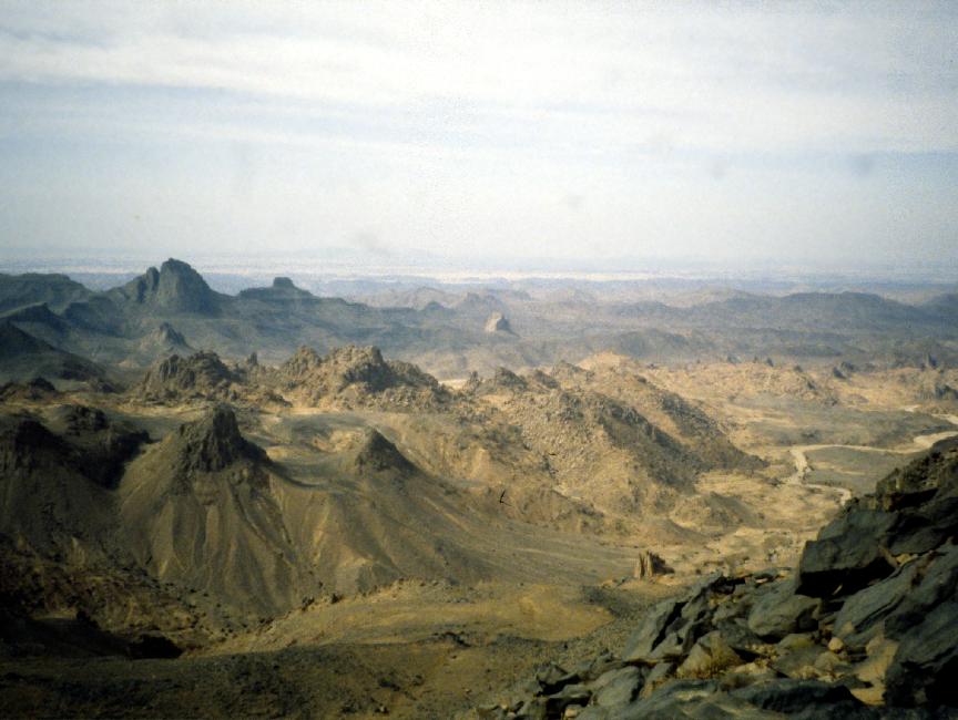 Vue sur le massif du Hoggar, depuis le sommet du mont Tahat 