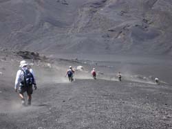 C'est parti : 3h pour monter, 7mn pour descendre cette pente à 30°