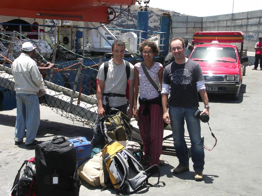 Jean-Christophe, Suzanne et Olivier, avant l'embarquement
