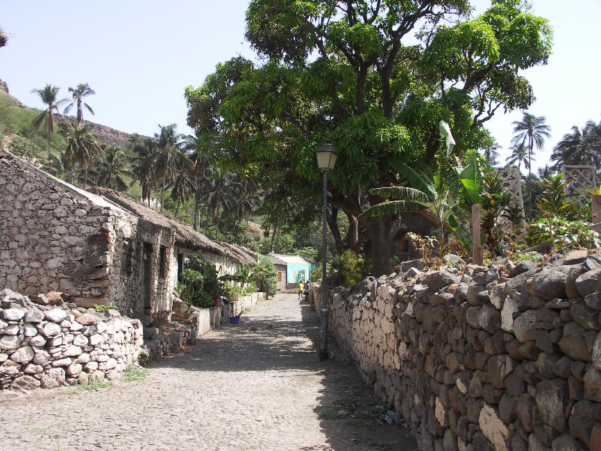 Cidade Velha ; la rue Banana, restaurée avec l'Unesco et l'Espagne