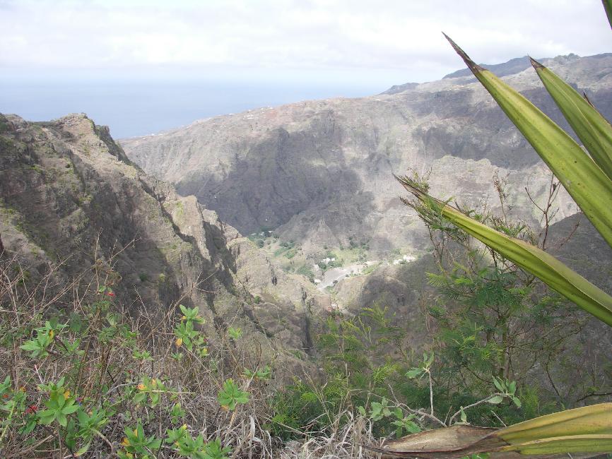 Point de vue sur la route de la Corde, en direction de Ribeira Grande
