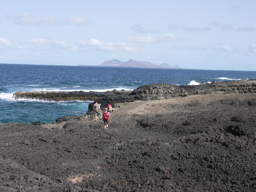 On aperçoit l'île de Santa Luzia